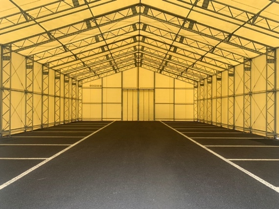 骨組みに膜を張るテント倉庫は短工期で建てられる