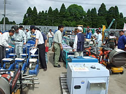 建機即売会の風景